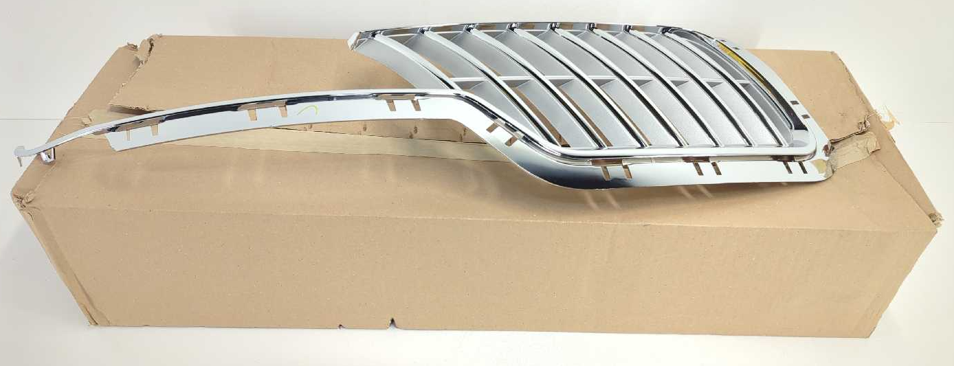 Primary image for New OEM Genuine Ford Grille 2010-2012 Lincoln MKZ RH Silver Chrome AH6Z-8200-ACP