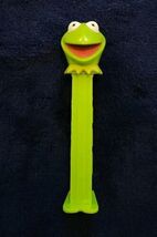 PEZ:  KERMIT THE FROG ~Green Stem w/Feet ~ Patent 7,523,841 ~ China  - $37.11 MXN