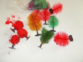 ASSORTED  TREES -10 PIECES - ALL SCALES -  SOME LYCHEN -GOOD- L243 - $8.27
