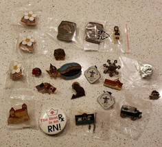 Vintage Pin Lot of 22 Lapel Hat Canada Ski Fraternity Molson Beer Sun Valley - £21.21 GBP