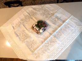 Herrschners KIT Colorful Flowers Table Topper #11-947 Cloth Floss Instru... - $34.64