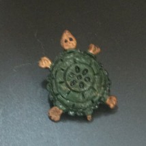 Vintage Small Painted Wood or Some Type of Plastic Green Shelled Turtle Lapel Ha - £9.02 GBP