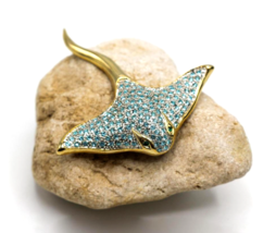 Stingray Brooch Pin Gold Toned Blue Jeweled Rhinestone Unsigned VTG 2.5 ... - £19.07 GBP
