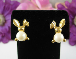 Cute Bunny Rabbit Earrings Pierced Post Vintage Faux Pearl Bead Goldtone Bunbun - £14.85 GBP
