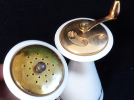 VTG LENOX china gold olive leaf pattern Salt &amp; Pepper Mill Grinder set of 2 - £23.68 GBP
