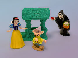 Disney Snow White PVC Figure Set 4pc Dopey Old Hag Wishing Well - $7.99