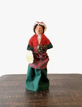 1990 Byers Choice Caroler Mrs. Cratchit 13&quot; Figurine Doll w/ Plum Pudding &amp; Tag - £52.89 GBP