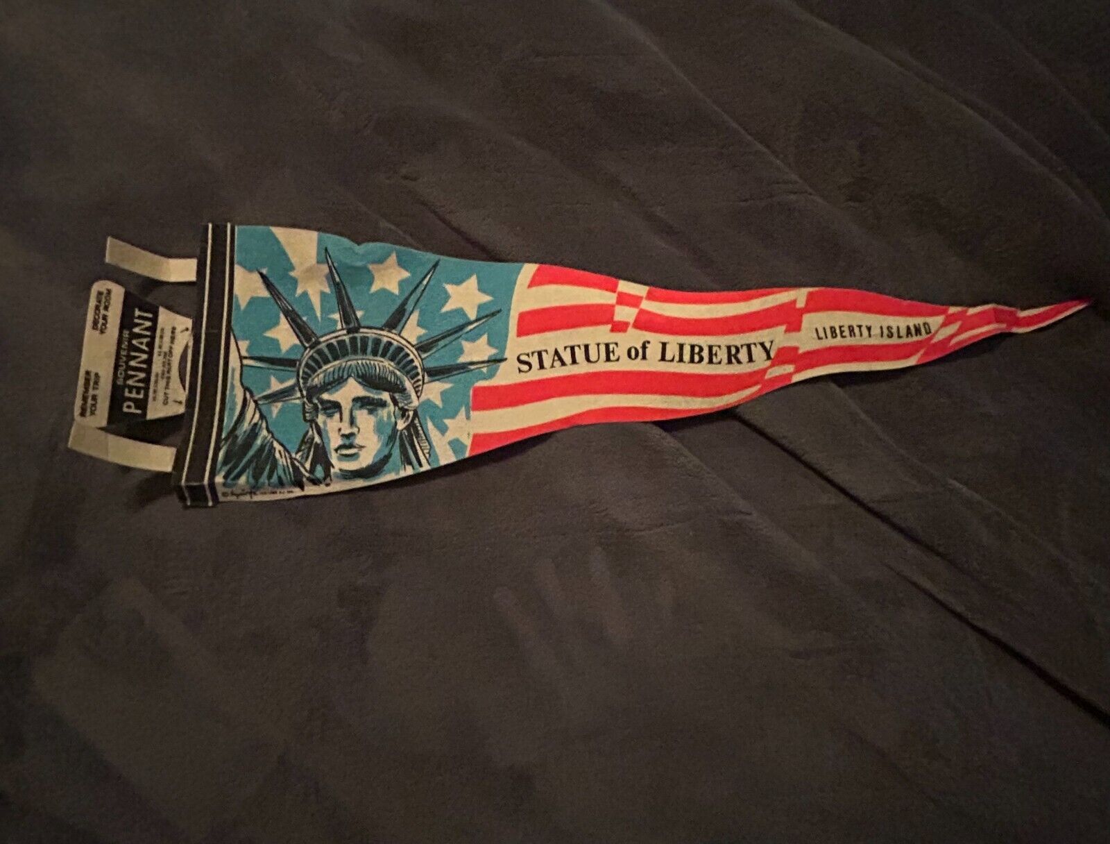 VINTAGE STATUE OF LIBERTY SOUVENIR FELT PENNANT FLAG - $20.00