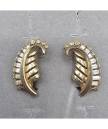 Art Deco Coro Earrings Screwback Gold Tone Leaf Rhinestone Accent Pat 16... - $778.12 MXN