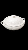 WEDGWOOD Strawberry and Vine Covered Vegetable Casserole Dish Bone China England - £116.76 GBP