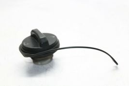 2001-2005 CHEVROLET SILVERADO 6.6L DIESEL FUEL CAP P8904 image 5