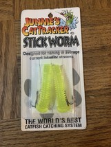 Junnies Cat Tracker Stick Worm Yellow - $353.12 MXN
