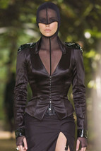 Charlize Theron Leggy Pose In Black Outfit As Aeon Flux 11x17 Mini Poster - £16.46 GBP