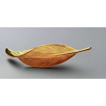 Small Gold Tone Leaf Brooch - $218.93 MXN