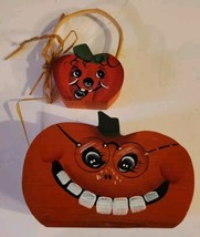 Cute Vintage 90s Halloween Decor Hand Painted Wood Pumpkin Jack-o-lantern Set x2 - £11.46 GBP