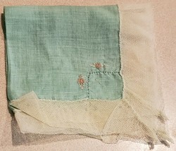 Vintage 8 1/2&quot; Floral Embroidered Stitched Green Linen &amp; Lace Hankie Hankerchief - £7.85 GBP