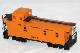 Athearn HO Scale The Milwaukee Road Cupola caboose #02144 - $19.74