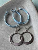 Vintage Lot of Etched Open Silvertone Circle w Iridescent Blue Thin Tubular HOOP - £9.02 GBP