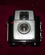 lot of {2} vintage kodak camera  {1- brownie starlet}  & 2-brownie flash six-20} - £20.64 GBP