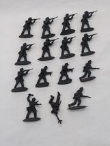 (15) WWII Infantry Plastic Army Men Miniature Toys 1&quot; - $22.07 CAD