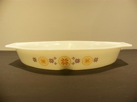 Pyrex Town &amp; Country 1.5 qt Divided Dish - £17.95 GBP