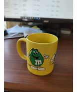 M&amp;M&#39;s Mars 1996 Ceramic 12oz. Coffee Mug M and M Multi-Color Inside Grap... - $90.47 MXN
