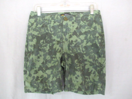 Lee shorts Regular Fit Mid Rise Size 6 green camouflage Waist 30 Rise 10 - $14.65