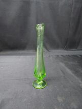 Vintage Green Uranium Glass Swung Bud Vase Vaseline - GLOWS, NO CHIPS - $386.15 MXN
