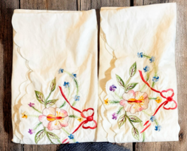Set of 2 Vtg Embroidered Floral Linen Pillowcase Covers Dainty Scalloped Edge image 7