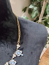 Women&#39;s Blue &amp; Crystal Flower Beaded Stylish Goldtone Fashion Necklace - £15.98 GBP
