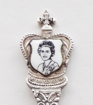 Collector Souvenir Spoon Queen Elizabeth Silver Jubilee 1952 to 1977 Porcelain - £5.61 GBP