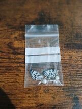 Small acrylic butterfly earrings - $73.50 MXN