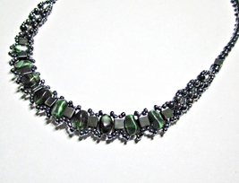 Vintage Black &amp; Green Sardonyx Glass Bead Necklace 16&quot; - £6.30 GBP