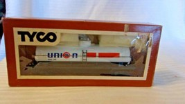 HO Scale Tyco Single Dome Tank Car, Union 76, White, #130 Built ** - $21.38