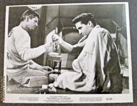 ELVIS PRESLEY,CHARLES BRONSON (KID GALAHAD) ORIG.1962 VINTAGE PHOTO - $1,809.35 MXN