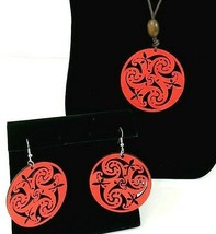 Red Tribal Necklace &amp; Matching Earrings Leather Beads Carved Wood 3 Pc Set - $9.04