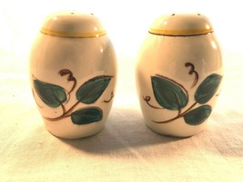 Vintage Pair of Stangl Pottery Shakers with Leaves - £15.92 GBP