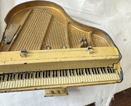 Vintage Tootsietoy Miniature Dollhouse Grand Piano Cast Metal USA No.103... - $293.57 MXN