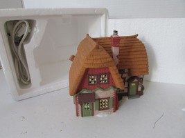 DEPT 56 58246 COBB COTTAGE HERITAGE VILLAGE BUILDING NO SLEEVE/WITH CORD D9 - $168.44 MXN