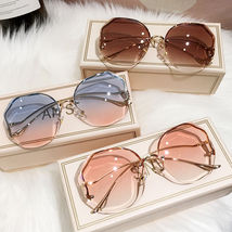 Madeline ~ Gradient Tropical Sunglasses - £21.94 GBP