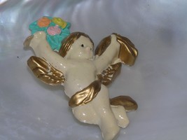 Estate Large Plastic Cherub with Bouquet of Roses &amp; Gilt Wings Pin Brooch – - £6.74 GBP