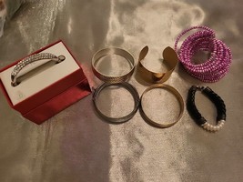 Vintage Lot Of 7 Gold Tone, Silver Tone And Beaded Bracelets - £7.08 GBP