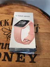 Fitbit Versa Fb504 Activity Tracker Pink Small Band Smartwatch - $654.75 MXN