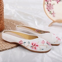 Flower Embroidered Women Flat Slippers Comfortable Close Toe Mules Ladies Leisur - £21.65 GBP