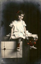 Girl, flowers, vintage, Art Deco postcard Gifts Tinted, 1931 Circa, Vintage - $92.48 MXN
