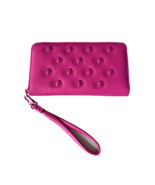 Betsey Johnson Skull Studded Zip Wristlet Wallet Pink - $1,680.83 MXN