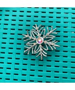 Silver Snowflake Brooch - $152.05 MXN