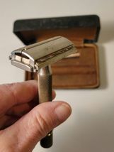 VTG Gillette Razor in Original Case image 2