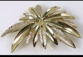 Vtg SIGNED SARAH COV COVENTRY 2&quot; burst FLOWER Brooch Pin gold tone metal... - $227.45 MXN