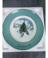 AVON &quot;Trimming The Tree&quot; Christmas Plate 1978 In Original Packaging - $151.27 MXN